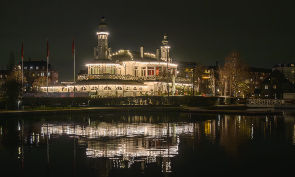 Søpavillonen nightclub in Copenhagen at night